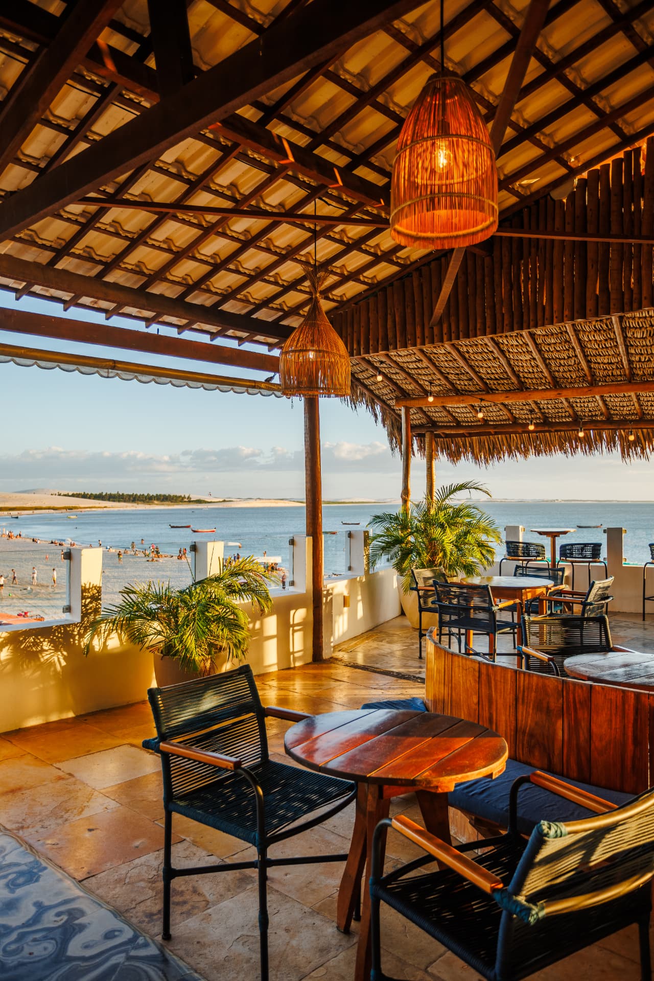 Terraço da Vila Gallina iluminado pelo sol